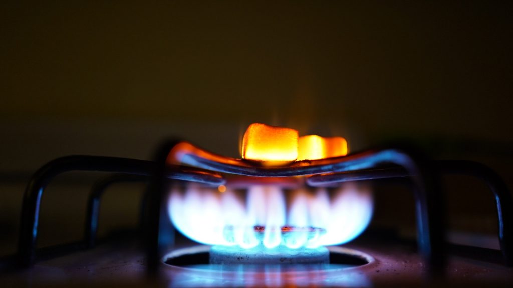 De ce furnizorii nu scad prețul la gaze pentru populație? on gas burner - em360