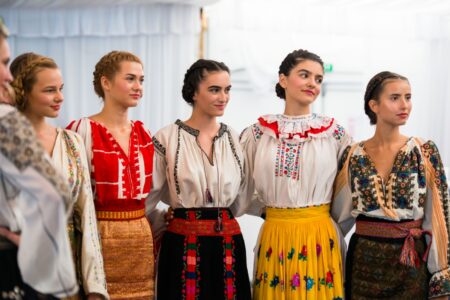 Flori de IE va defila în Cuba de Ziua Națională a României flori de ie cuba 1 decembrie - em360