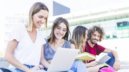 Scenarii de diagnostic și pacienți virtuali, medicină și tehnologie într-un program de studiu unic – studenții UMF Iași au finalizat instruirea în programul CLEVER Erasmus + proiectul clever umf iasi 2021 - em360