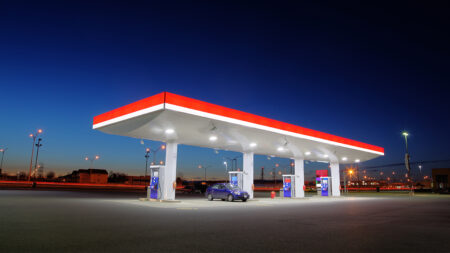 Creșterea prețului benzinei / motorinei o problemă infinit mai mare pentru români, decât creșterea prețului la gaze și energie cresterea pretului benzinei motorinei chisalita - em360