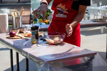 Green deal în bucătărie sau „Lup de mare de se-nvârte după soare” și „Souvlaki gătit în miezul zilei” la cuptoare solare Cuptorul Solar em360 featured