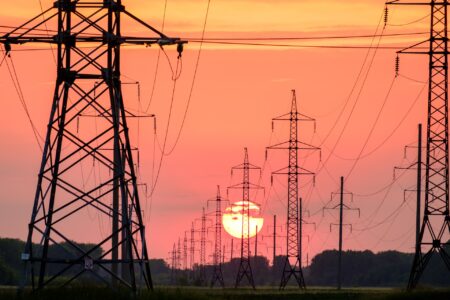 ACUE solicită instituțiilor responsabile să își respecte propriile angajamente, în termenul prevăzut de cadrul legal în vigoare cover furnizori energie - em360