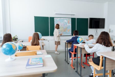 CONAF: Abandonul şcolar, fenomen surprinzător de amplu pentru o ţară în care învăţământul este gratuit şi obligatoriu cover CONAF Abandonul scolar em360