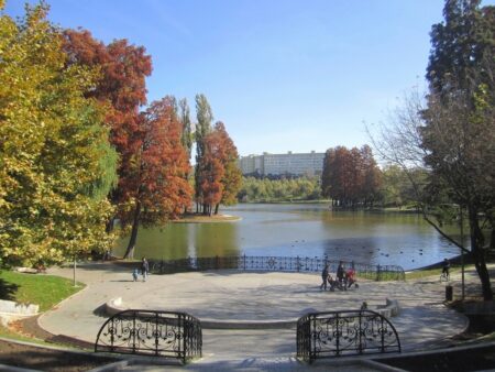 PREMIERĂ: IOR, primul lac din București accesibil persoanelor cu dizabilități PREMIERA IOR, primul lac din Bucuresti accesibil persoanelor cu dizabilitati - em360