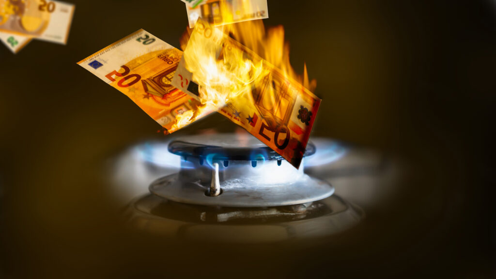 gas price increase, euro banknotes burn in the gas flame, symbolic concept for for rising energy costs, money in the fire, close-up - em360