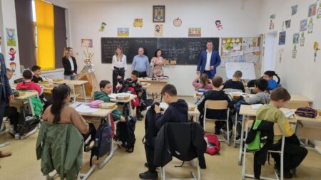 Ziua Meselor Școlare, campania Fundației Carmistin, organizată în județele Vâlcea și Gorj ziua meselor scolare carmistin em360