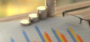 Cât a costat plafonarea la energie? 30 de miliarde de lei pentru a ține luminile aprinse și casele încălzite Prețul energiei electrice la consumatorii casnici nu va scădea în următorii ani em360