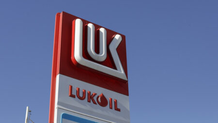 Teoretic, românii ar trebui să stea liniștiți în ceea ce privește siguranța alimentării cu combustibili, fără a da fuga la pompă