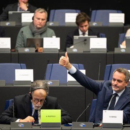UE adoptă primul cadru juridic penal armonizat împotriva corupției după ce 69% dintre europeni consideră fenomenul răspândit em360