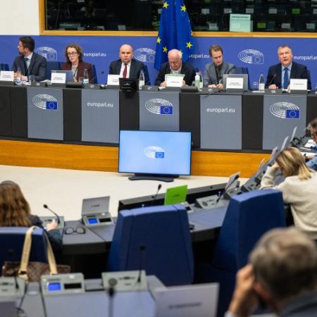 Parlamentul European denunță întârzieri sistemice și clasificare excesivă la accesul cetățenilor la documente UE em360