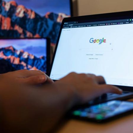 Bruxelles-ul obligă Google să deschidă Android pentru rivali AI și să partajeze datele de căutare em360