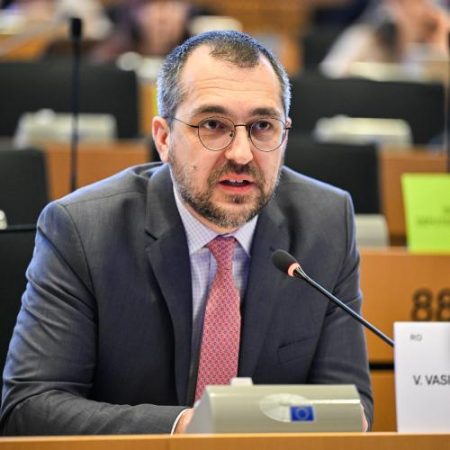 Vlad Voiculescu susține rezoluția PE privind Ucraina și respinge o „pace impusă prin forță” em360