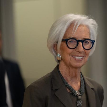 Christine Lagarde infirmă zvonurile că va demisiona susține că rămâne la BCE până la finalul mandatului și cere Europei să treacă de la planuri la execuție em360