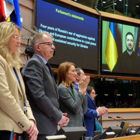Parlamentul European cere garanții de securitate comparabile cu NATO pentru Ucraina și sancțiuni mai dure împotriva Rusiei em360