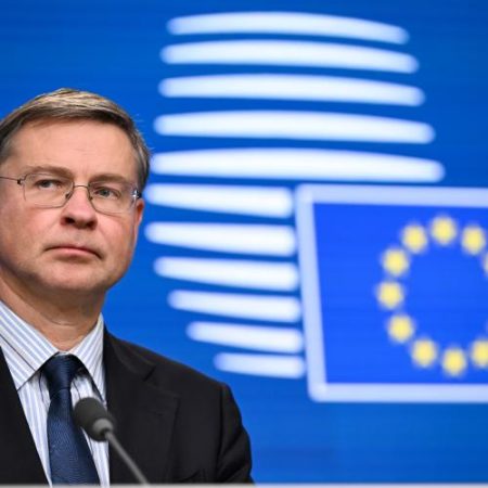 Valdis Dombrovskis susține că Eurogrupul vizează întărirea rolului internațional al euro em360