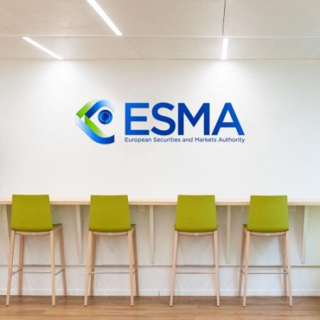 Autoritatea piețelor financiare simplifică regulile privind accesul la datele bursiere în UE em360