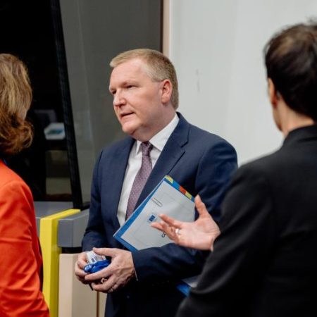 Comisia Europeană reafirmă implementarea noii Directive privind drepturile victimelor înaintea Zilei Europene a Victimelor Criminalității em360