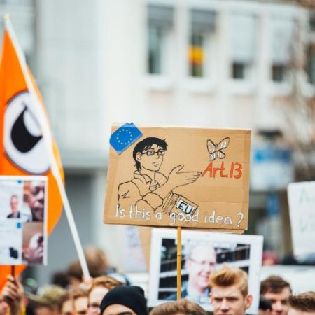 LIBE avertizează că democrația, spațiul civic și drepturile fundamentale sunt sub presiune în UE em360