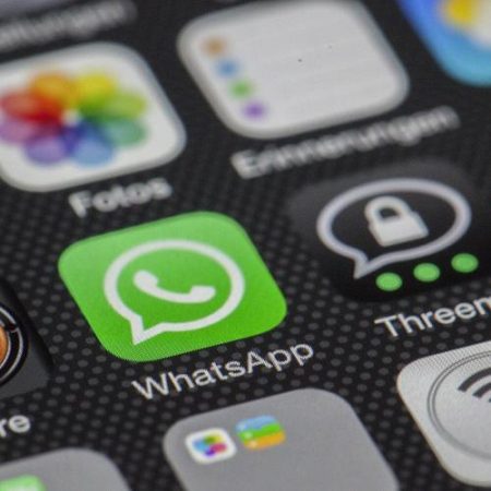 Comisia Europeană ia în calcul măsuri urgente după excluderea AI-ului concurent de pe WhatsApp em360