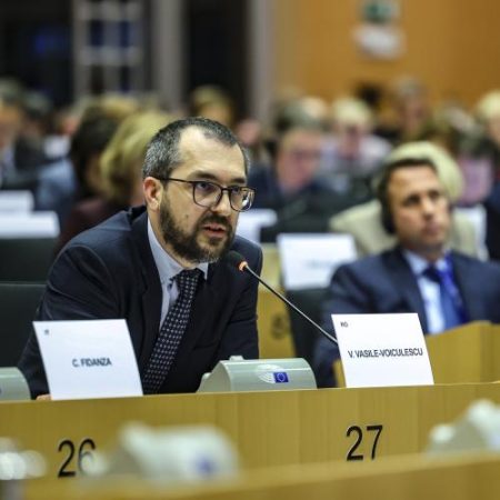 Vlad Voiculescu cere Consiliului să reia cooperarea cu Parlamentul după noua amânare a descărcării de gestiune pe bugetul 2024 em360