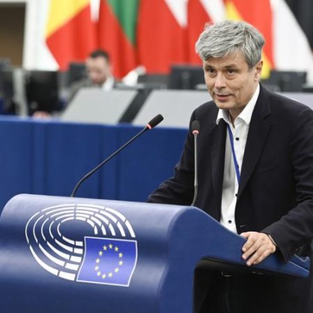 Virgil Popescu consideră că Europa trebuie să sprijine construcția de locuințe fără a crea noi agenții sau reglementări excesive em360