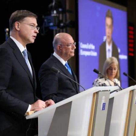 Comisarul european Valdis Dombrovskis susține că sprijinul financiar pentru Ucraina și finalizarea PNRR devin priorități economice urgente pentru UE em360