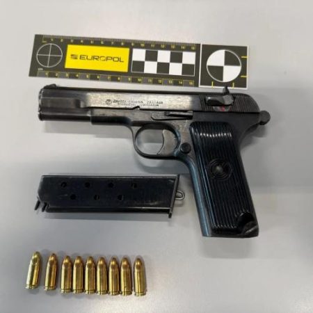 Europol anunță destructurarea unei rețele care schimba arme pe cannabis în UE em360