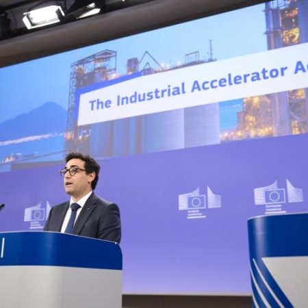 Comisia Europeană propune Industrial Accelerator Act pentru a stimula cererea de produse cu emisii reduse fabricate în UE em360