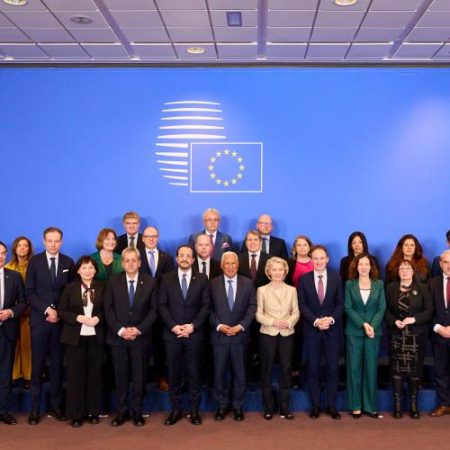 Liderii UE și partenerii sociali cer investiții urgente pentru competitivitate energie și locuri de muncă de calitate em360