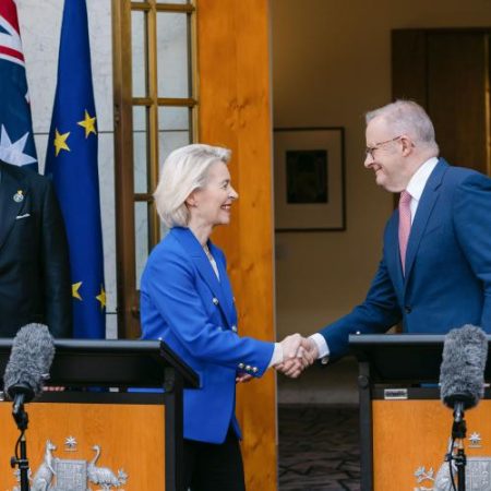 Ursula von der Leyen anunță finalizarea acordului UE–Australia, eliminarea tarifelor pentru 100% din comerț și extinderea cooperării în investiții materii prime și securitate em360