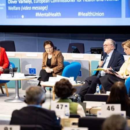 Comitetul Economic și Social European avertizează că sănătatea emoțională a tinerilor devine o urgență europeană em360