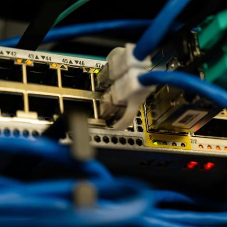 Comisia Europeană lansează apeluri de 200 milioane EUR pentru cabluri submarine și infrastructură digitală em360
