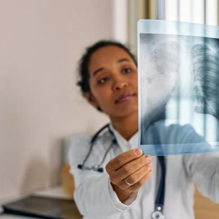 Unul din cinci cazuri de tuberculoză scapă nedetectat în Europa rezistența la medicamente rămâne o problemă majoră em360