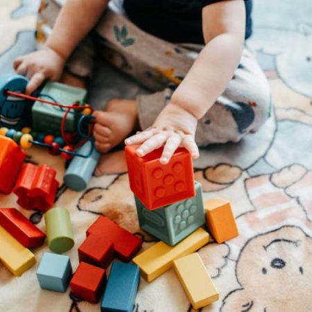 UE a raportat un număr record de alerte Safety Gate cosmeticele și jucăriile fiind cele care domină lista produselor periculoase în 2025 em360