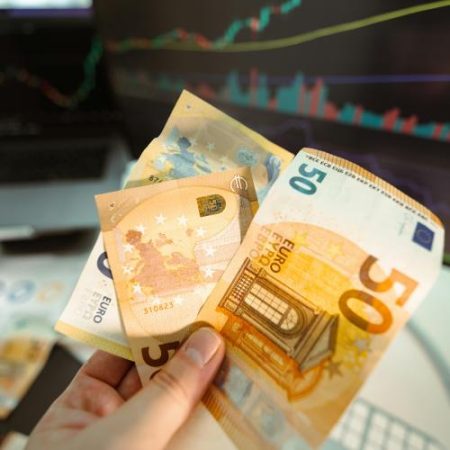BCE avertizează asupra dependenței Europei de plăți externe și susține introducerea euro digital em360