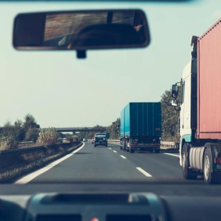 Consiliul UE își fixează mandatul pentru modificarea Eurovignette, clarifică taxarea camioanelor în funcție de emisiile de CO₂ înainte de 1 iulie 2026 em360