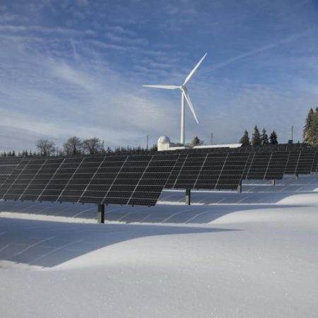 UE a importat 57% din energia disponibilă în 2024 în timp ce regenerabilele au devenit principala sursă de producție internă em360