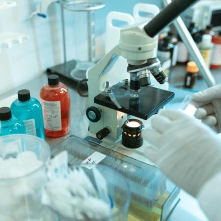 Parchetul European finalizează un caz de fraudă cu fonduri UE în proiecte de cercetare a cancerului em360