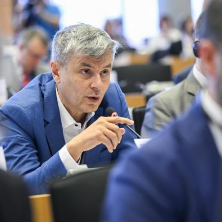 Comisia Europeană cere protecție pentru consumatorii vulnerabili împotriva debranșărilor la energie em360