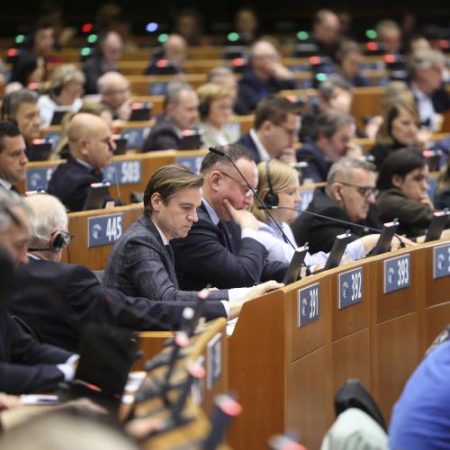 Eurodeputații cer Rusiei să oprească acțiunile împotriva organizației Memorial em360