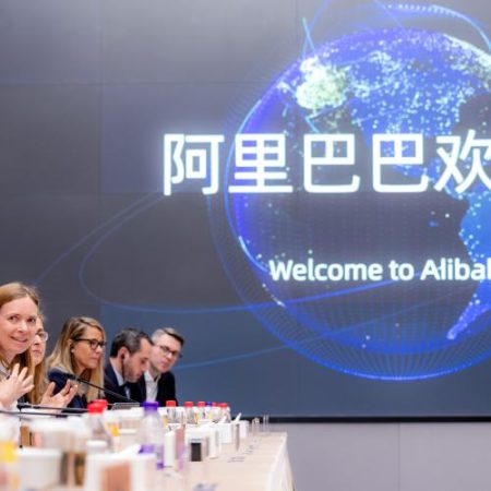 Parlamentul European avertizează în China asupra impactului e-commerce-ului asupra pieței unice em360