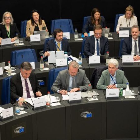 Parlamentul European cere protecție mai puternică pentru jurnaliști în fața amenințărilor globale em360