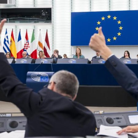Parlamentul acordă descărcarea de gestiune Comisiei pentru bugetul UE pe 2024 dar cere măsuri mai dure privind statul de drept em360
