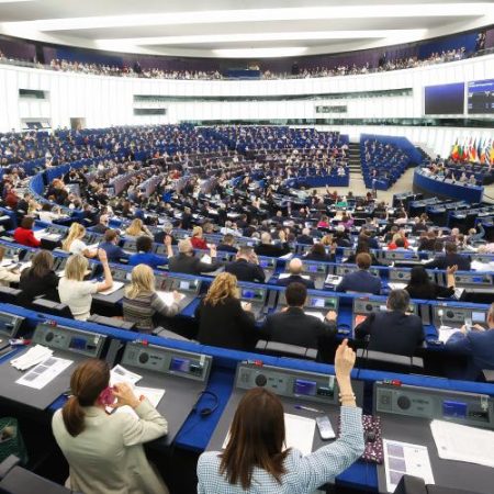 Parlamentul European cere acțiuni mai ferme pentru apărarea statului de drept în UE em360