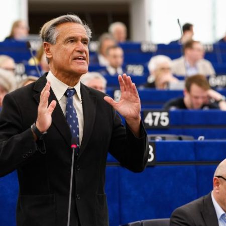 Parlamentul European aprobă votul prin delegare pentru eurodeputate înainte și după naștere em360