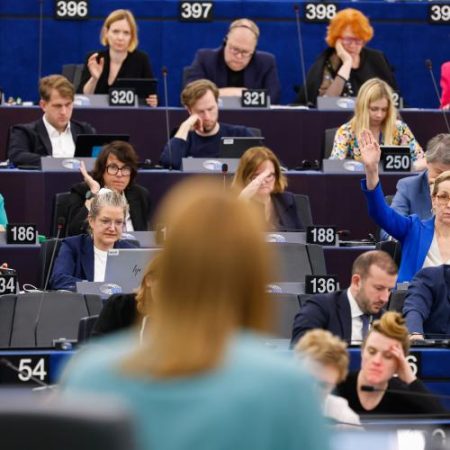 Parlamentul European cere aplicarea mai fermă a dreptului UE și folosirea consecventă a infringementurilor em360
