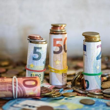 Comisia Europeană atrage 6,04 miliarde de euro printr-o nouă licitație de obligațiuni UE em360