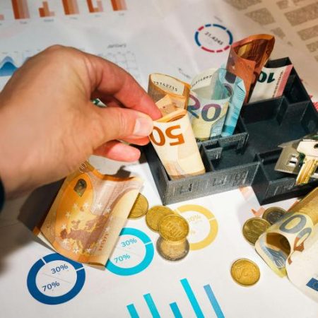 Firmele din zona euro raportează credite bancare mai scumpe în primul trimestru din 2026 em360