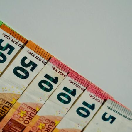 Uniunea Europeană și partenerii lansează un fond de obligațiuni verzi care vizează investiții de până la 20 de miliarde de euro em360