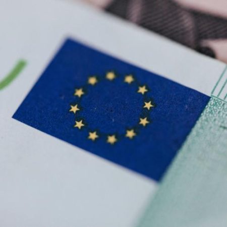 Comisia Europeană atrage 9 miliarde de euro pentru prioritățile UE în a patra emisiune sindicalizată din 2026 em360